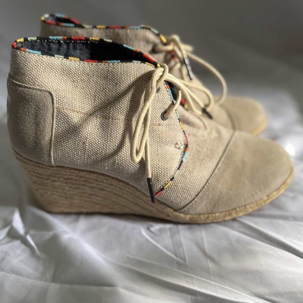 TOMS 9.5 wedges
